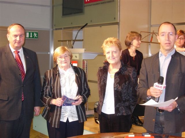 ehrungvonfraugertrudewinterfr20jahremitgliedschaft.jpg